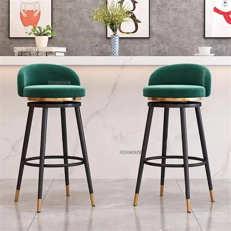 Sgabello da Bar in Velluto di  - Commercial Kitchen Light recensione e prezzo